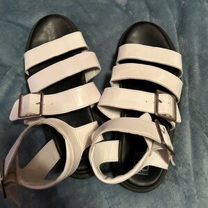 No boundaries sandals “doc marten look alike”